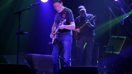 Chris Rea s-a prăbușit pe scenă, în timpul unui concert. Care este starea cântărețului