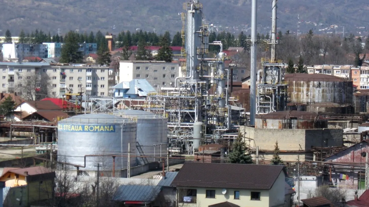 Rafinăria Steaua Română din Câmpina se deschide publicului,  prima dată în 125 de ani, într-o acțiune ce vizează regenerarea urbană a zonei. Programul evenimentului