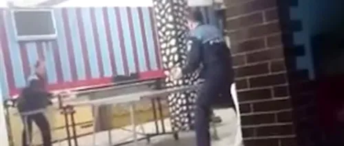 Doi polițiști au fost filmați în timp ce jucau ping-pong în timpul serviciului. VIDEO