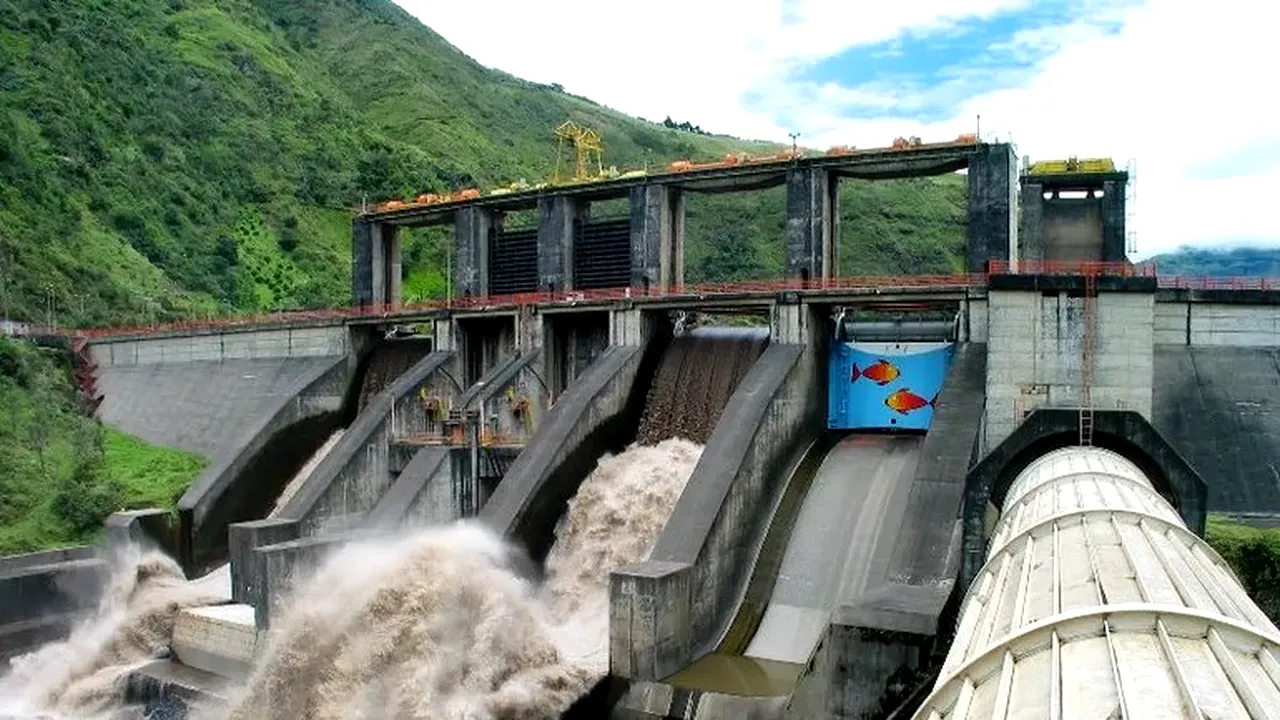 În plină criză energetică, ONG-urile blochează punerea în funcțiune a primei hidrocentrale de după Revoluție. Ce se întâmplă la Răstolița, proiect finalizat în proporție de 90%