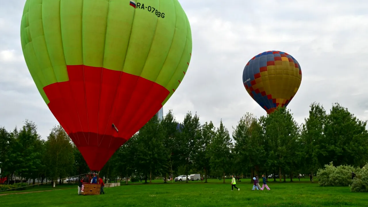 Primele ARESTĂRI în urma incidentului cu baloane de pe aeroportul din Vilnius. Alertă în lanț de drone neidentificate pe marile aeroporturi europene