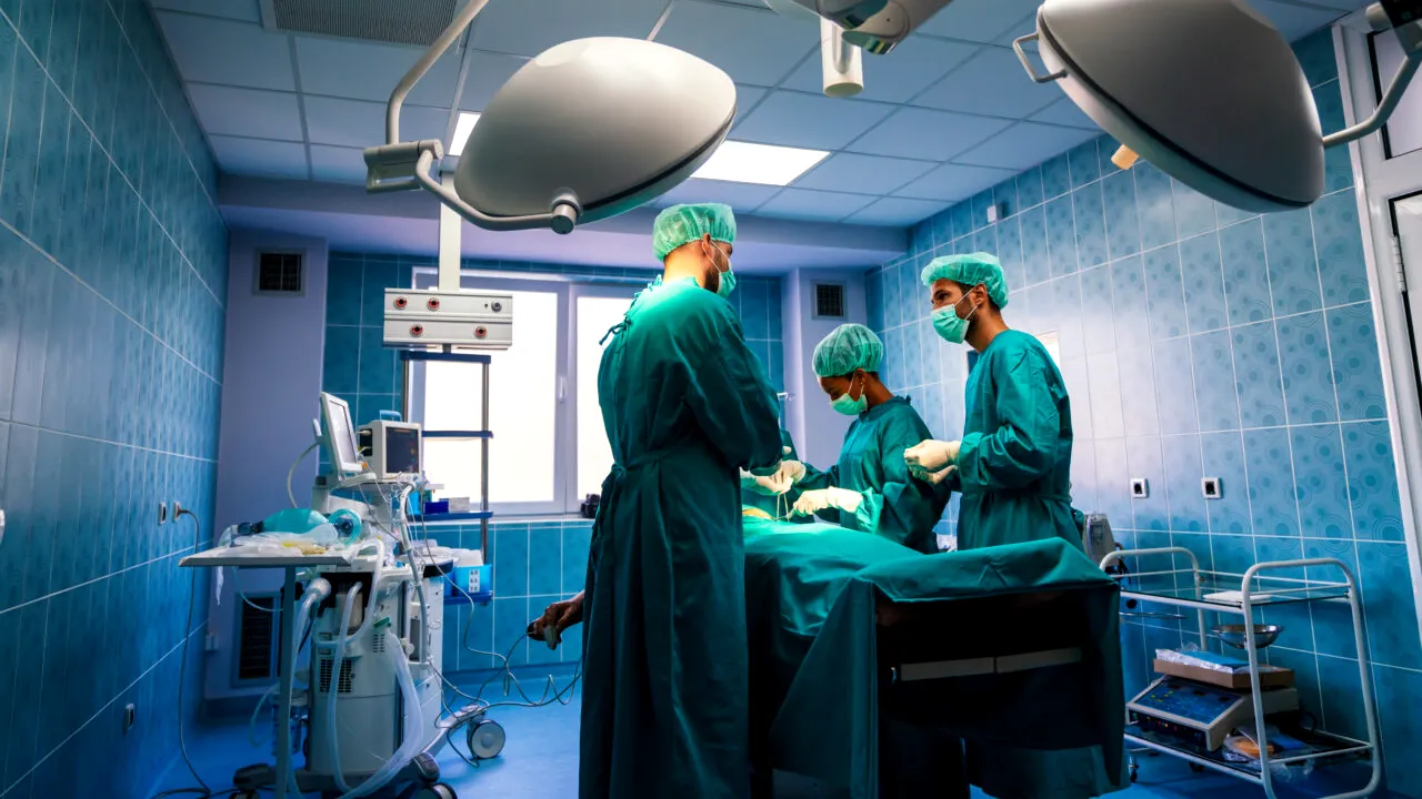 PERICOLELE din spatele turismului medical: O americancă a murit după o intervenție estetică realizată în Mexic