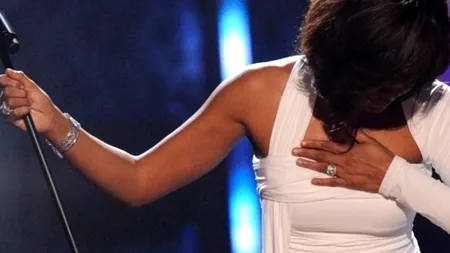 Sicriul lui Whitney Houston ar putea fi turnat în beton, pentru a nu fi jefuit. Artista a fost înmormântată cu bijuterii în valoare de 500.000 de lire sterline