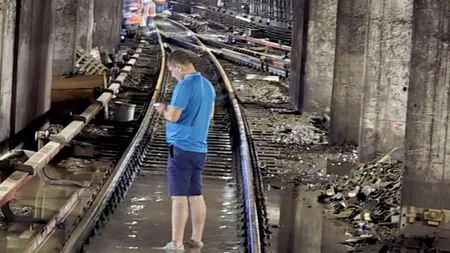 Radu Miruță ar putea fi infectat cu o bacterie, după ce a intrat la metrou în timpul inundațiilor. Sindicaliștii Metrorex îi cer să meargă la spital