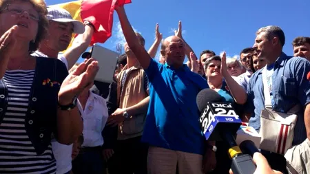 Băsescu a plecat de pe Muntele Găina după ce a cântat 