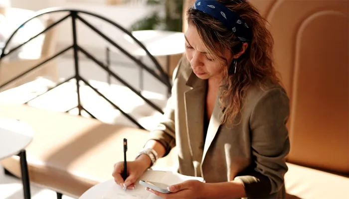 Chinul incomensurabil la care a fost supusă o româncă de 51 de ani, după ce s-a angajat în Italia. Șeful a obligat-o să doarmă în garaj și să muncească 19 ore pe zi / Sursa foto: Pexels