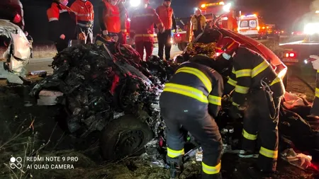 Timiș: Doi morți, după impactul frontal între o mașină și un camion 