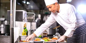 De necrezut! CÂT câștigă, de fapt, un angajat asiatic pe litoralul românesc