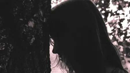 ȘOCANT. Tânără cu HIV, exploatată sexual sub amenințare. Fata, obligată să întrețină relații sexuale cu mai mulți bărbați