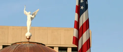 Pentagonul, obligat prin lege să achiziționeze exclusiv steaguri 'Made in USA
