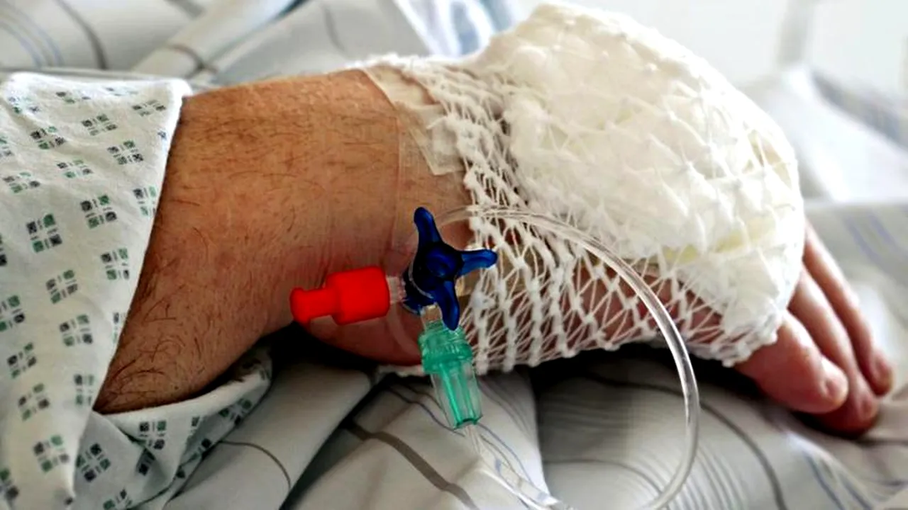 VIDEO. Scandal imens la Craiova, unde o familie acuză medicii că îi obligă să-și înmormânteze ruda conform protocolului de COVID, deși pacienta decedată nu a avut coronavirus!