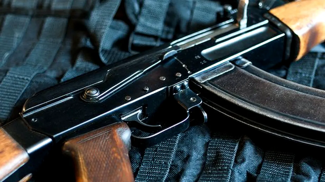 Trei adolescenți au intrat cu pistoale-mitralieră AK-47 pe proprietatea privată a lui Donald Trump
