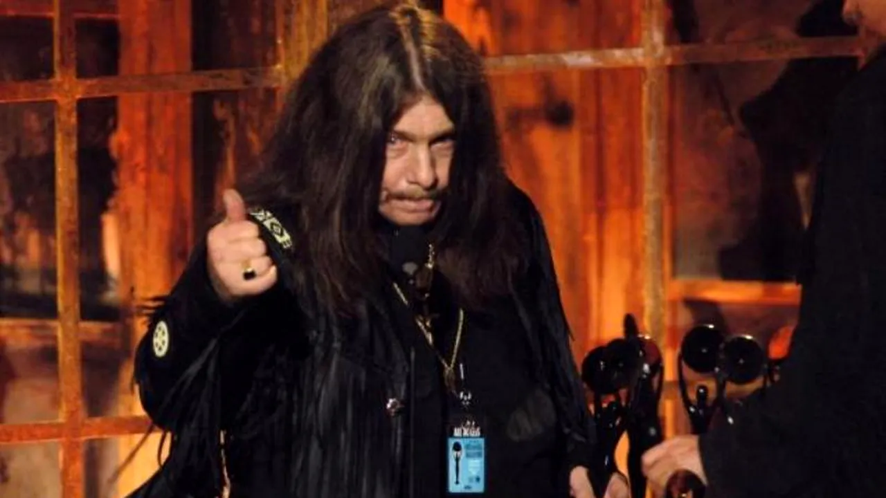 Robert Burns Jr., membru fondator al trupei Lynyrd Skynyrd, a murit într-un accident de automobil