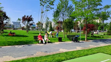 FOTO & VIDEO | Cum arată cel mai nou parc din București. Parcul Liniei este plin de gazon, terenuri de sport și are un loc de joacă spectaculos