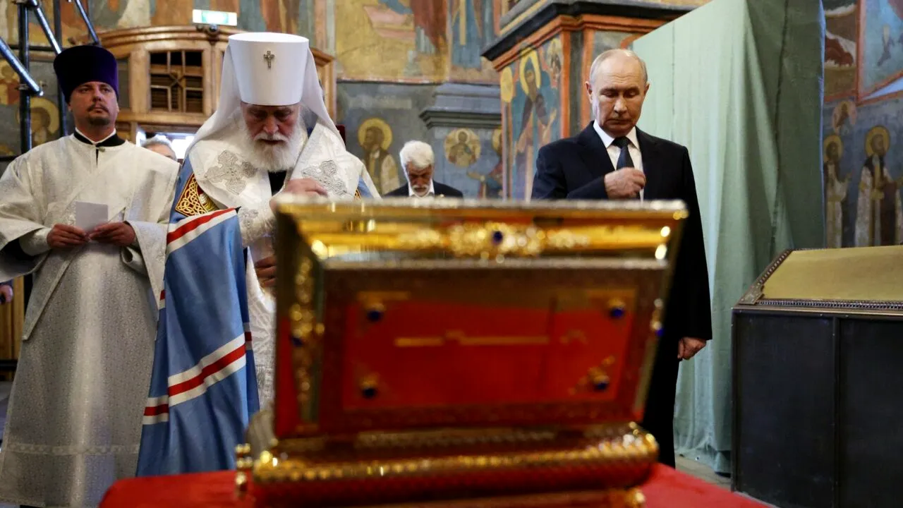 Armata rusă ar fi pierdut moaștele Sfântului Dmitri al Donului, trimise de Putin pe front, în timpul retragerii din regiunea Donețk. Reacția Bisericii Ortodoxe a Rusiei