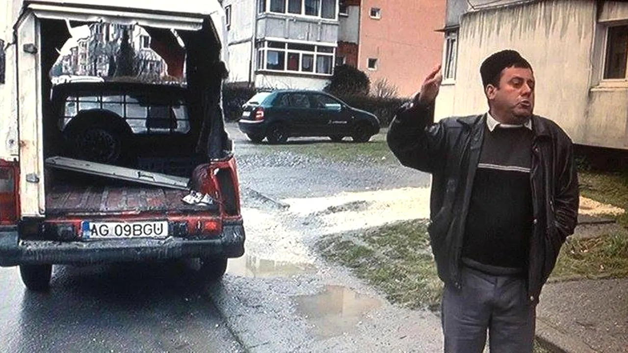 Un urs a coborât din munți și a atacat aceeași mașină de două ori în trei zile. GALERIE FOTO