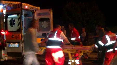 Un autocar care transporta zeci de români a lovit un parapet, pe o autostradă din Italia: cinci persoaneau fost rănite