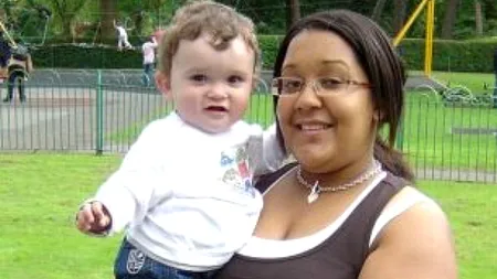 FOTO: O femeie din Marea Britanie a slăbit 44 kg, pentru a-și salva fiul de la moarte