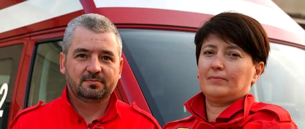 Povestea emoționantă a doi soți care sunt voluntari pe SMURD, fără să primească niciun ban. Cei doi au trei copii acasă