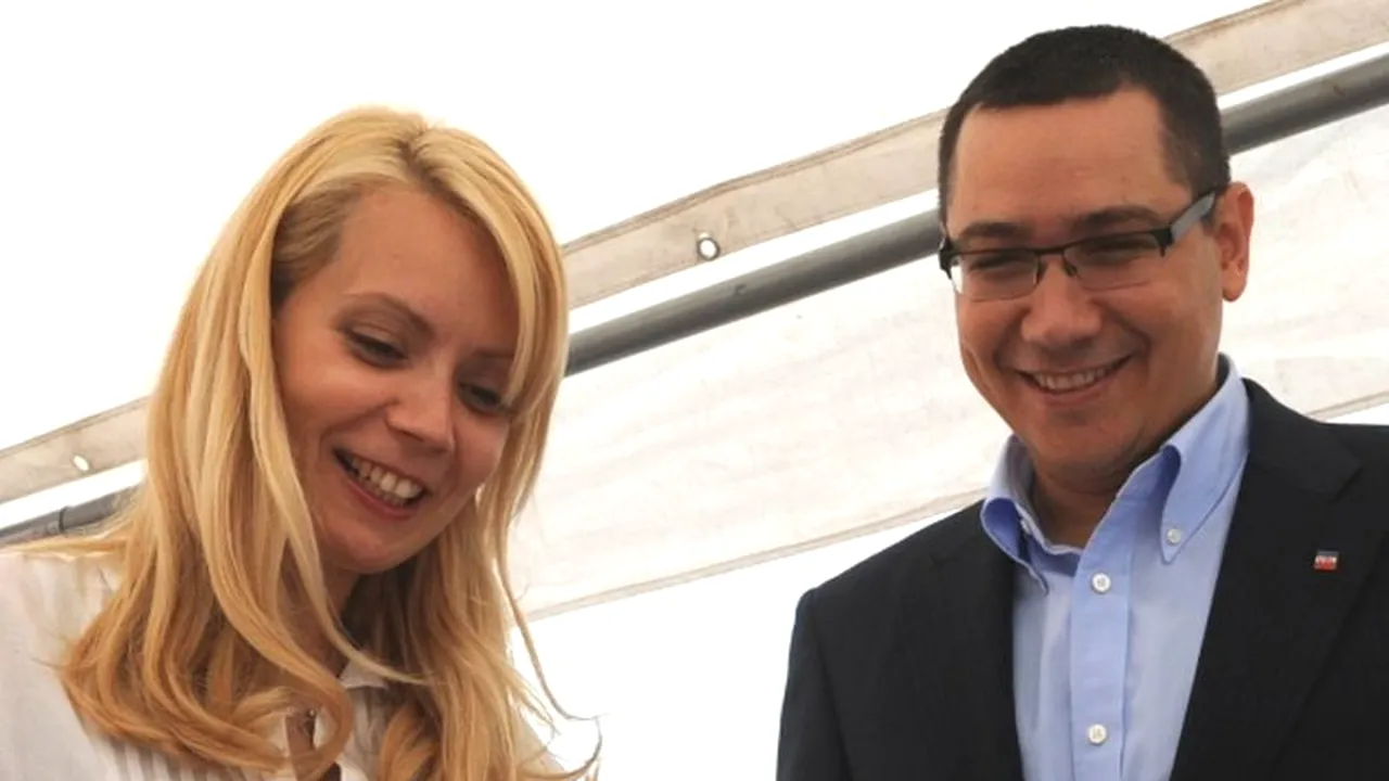 ALEGERI PREZIDENȚIALE 2014. Victor Ponta a votat alături de soția sa și primarul Oprescu. Dialog cu o doamnă: 