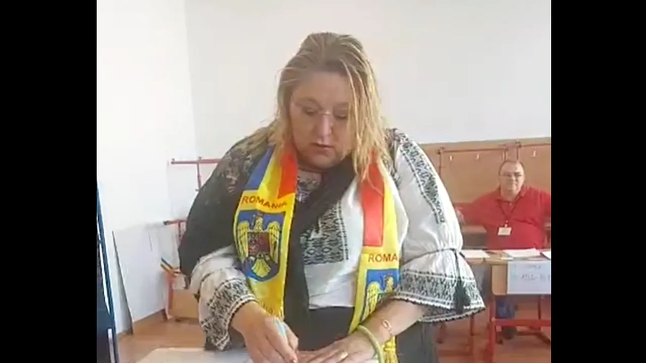 Diana Șoșoacă a votat „la vedere” și a scris pe buletinul de vot numele lui Corneliu Zelea Codreanu și Nicolae Ceaușescu