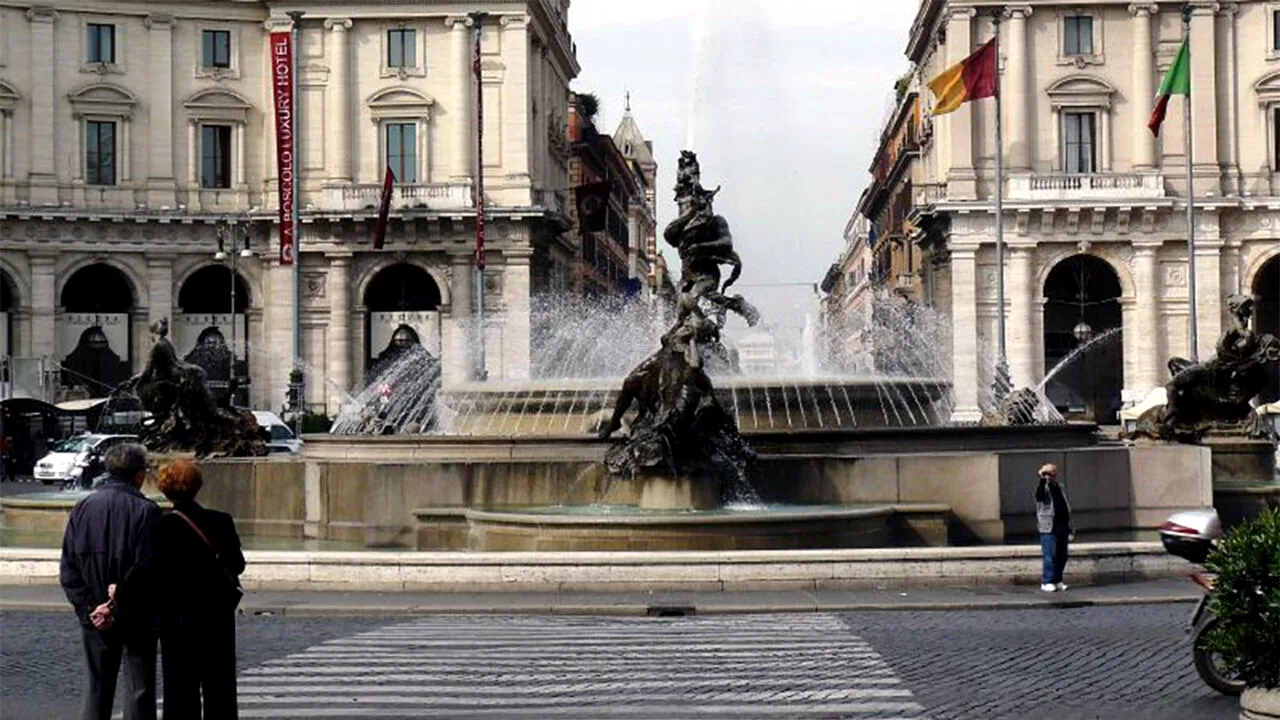 Ce a pățit un turist român, după ce a fost prins spălându-și picioarele într-o fântână arteziană din Roma, considerată monument istoric