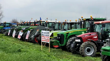 FOTO VIDEO | Fermierii protestează față de soluțiile găsite de CE la problemele din sectorul agro-alimentar/Circulație blocată pe A1 în Timiș (UPDATE)