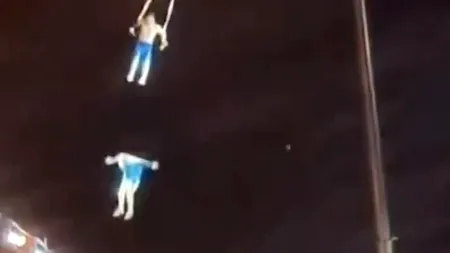 VIDEO | O acrobată din China A MURIT sub ochii soțului său, care îi era partener în timpul unui spectacol la trapez, după ce a căzut de la înălțime