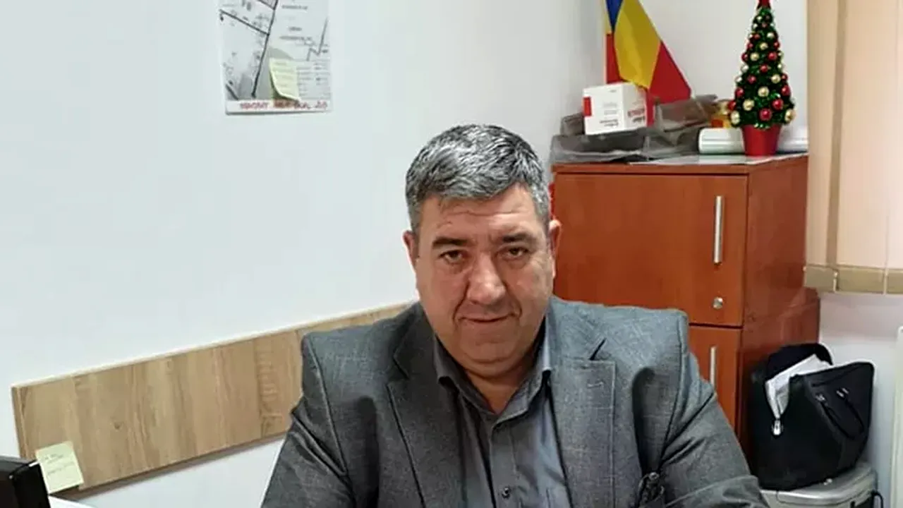 Primarul din Ștefăneștii de Jos, acuzat că a abuzat sexual o fată de 13 ani, a fost arestat preventiv