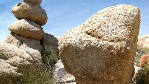 Misterul rocilor echilibrate, vechi de 10.000 de ani, a fost elucidat