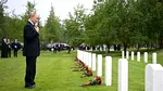 Vladimir Putin a depus o coroană de flori la un cimitir din ALASKA unde se află rămășițele unor piloți sovietici