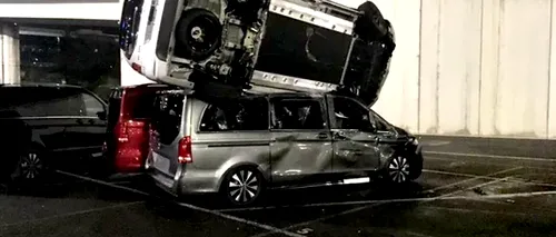 Răzbunarea unui angajat concediat de la Mercedes: a distrus 69 de mașini noi-nouțe cu un excavator! IMAGINI HALUCINANTE