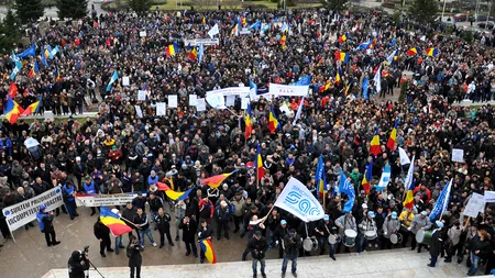 7.000 de angajați Dacia au ieșit în stradă pentru construirea unei autostrăzi. Ponta: „Dacă o mai țineți în mitinguri, o să se mute producția în Maroc