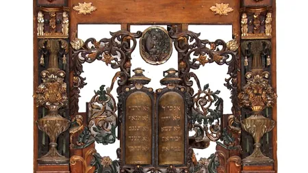 Chivotul Sfânt de la sinagoga din Siret a fost FURAT, ÎNLOCUIT cu un fals și scos la LICITAȚIE. Care este prețul de pornire