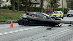 Stâlp de electricitate pus la pământ de o mașină în Suceava. O femeie a ajuns la spital