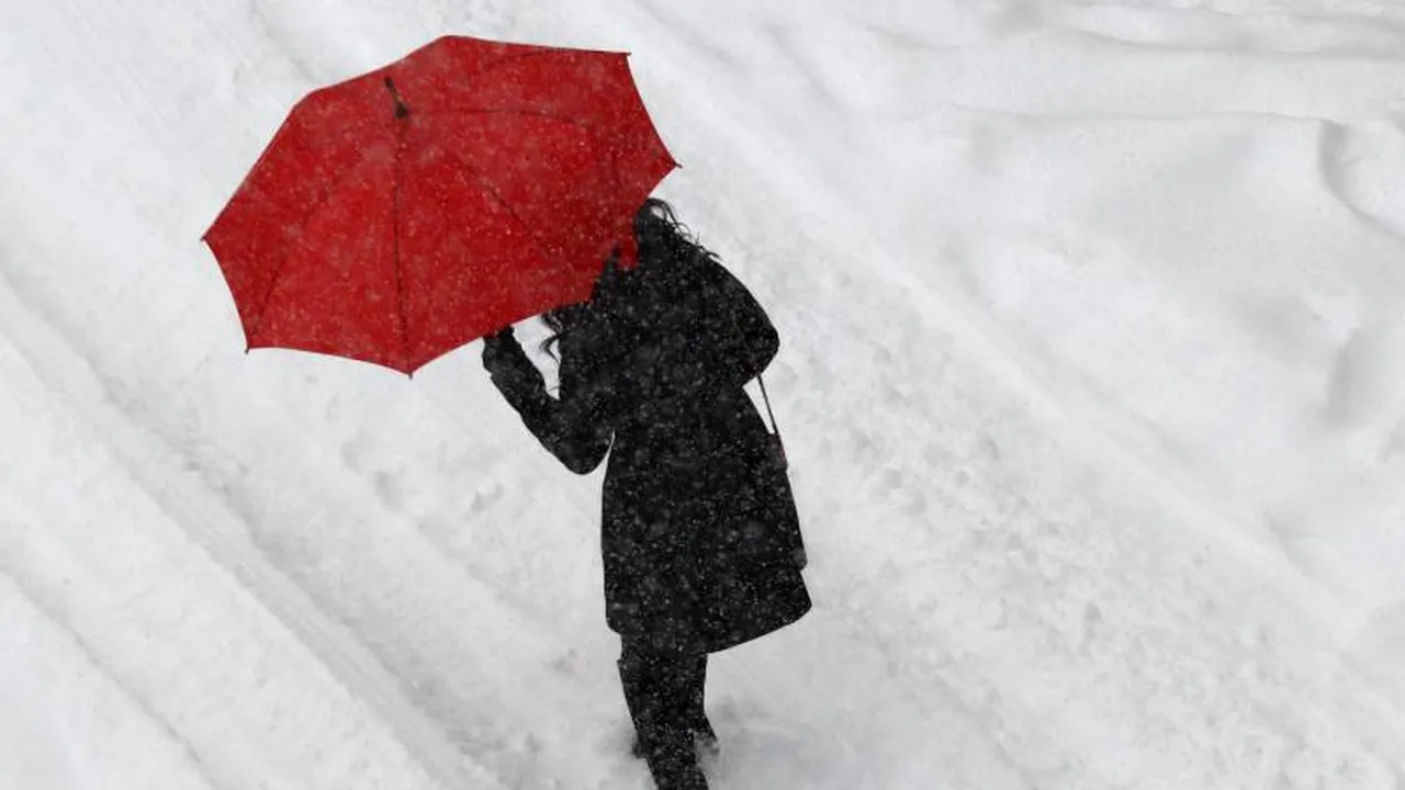 PROGNOZA METEO. COD ROȘU pentru județele Buzău, Brăila și Vrancea. Vremea se ameliorează în celelalte zone