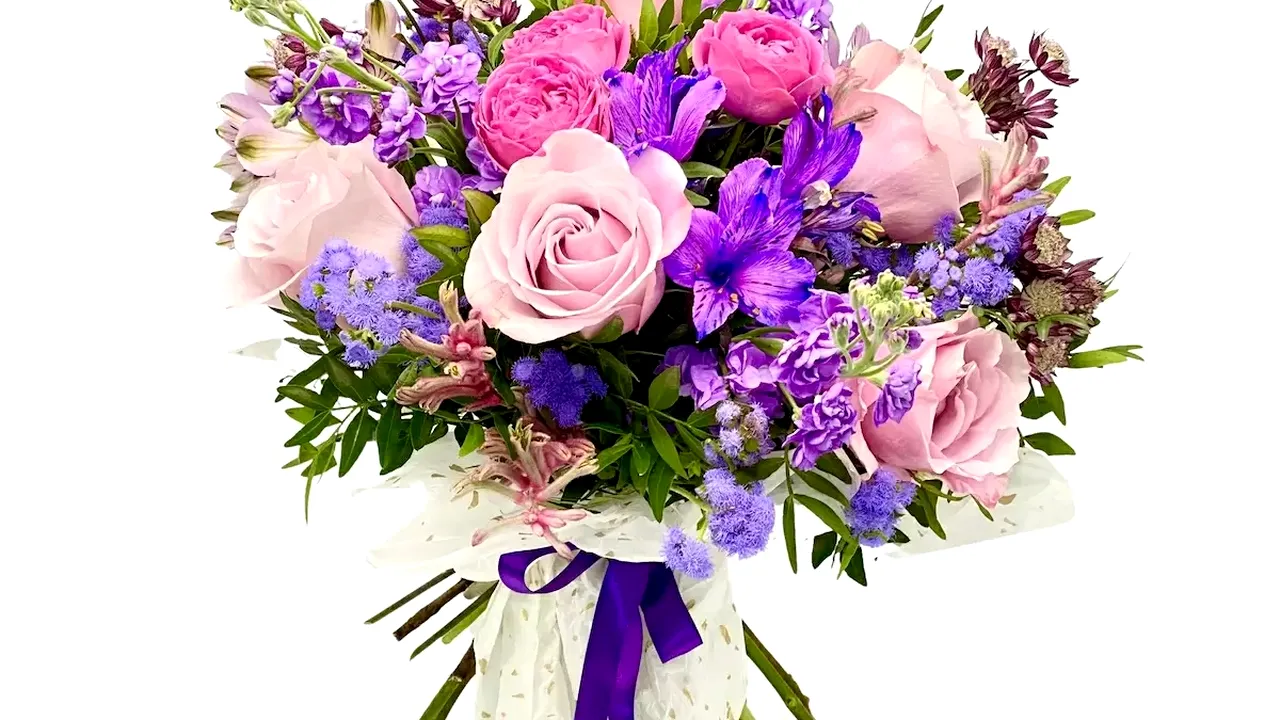 De la trandafiri la lalele descoperă diversitatea de flori ce pot fi comandate ONLINE în București