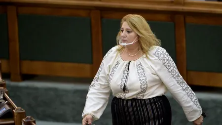PROTEST. Senatoarea Diana Șoșoacă a forțat intrarea în sediul Ministerului Sănătății: „Mi-au spus să mergem înainte să eliberăm România”