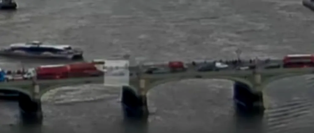 VIDEO. Momentul șocant în care atacatorul de la Londra intră cu mașina în mulțime. Românca apare căzând în apă