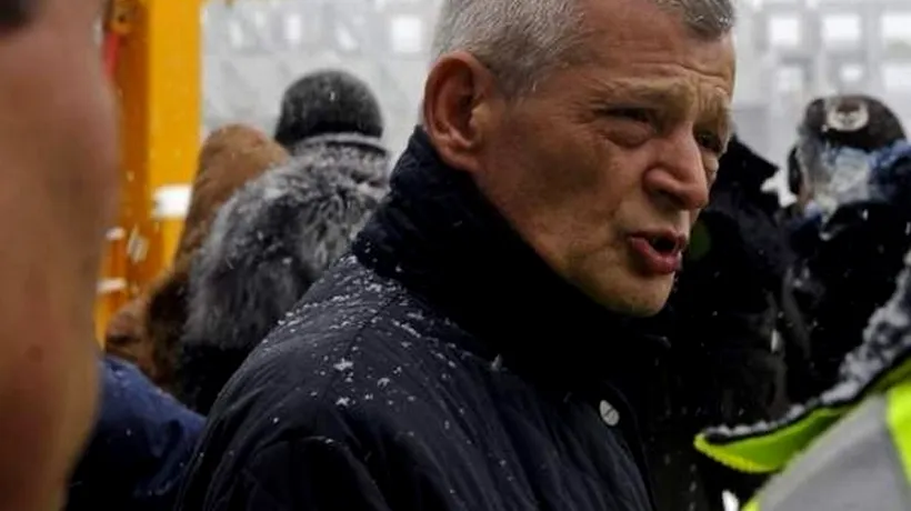 Fostul primar Poteraș cere demisia lui Sorin Oprescu, pentru că orașul este înmormântat în zăpadă