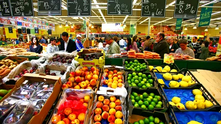 Când crede BNR că vor scăpa românii de șocul inflației din septembrie, când mâncarea s-a scumpit cu 2,3% în doar 30 de zile