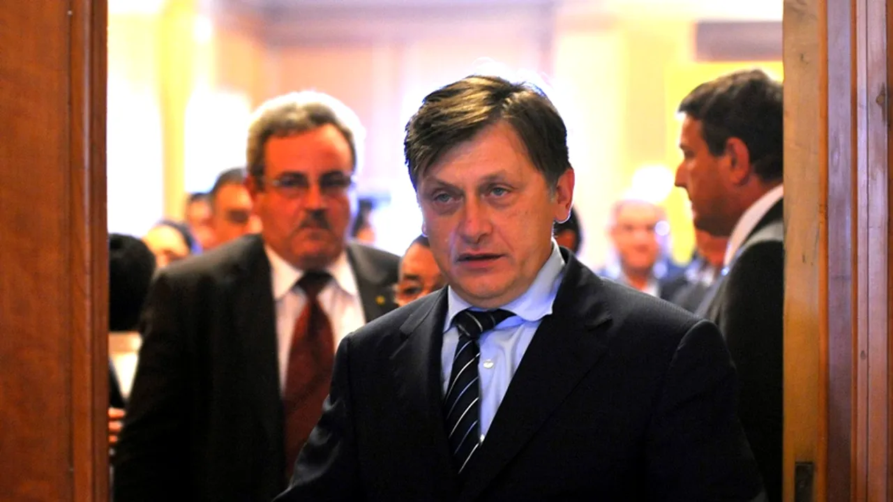 Ce cadou îi face Traian Băsescu lui Crin Antonescu de ziua lui
