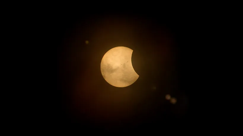Fenomen astronomic spectaculos. O eclipsă parțială de soare va putea fi urmărită din România