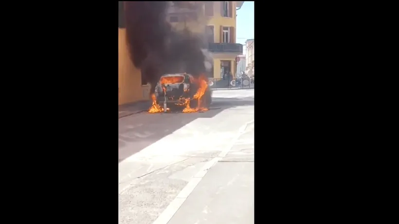 Mai mulți muncitori români sunt eroi în Italia, după ce au salvat o italiancă din mașina în flăcări. „S-au repezit cu stingătoarele în mână”