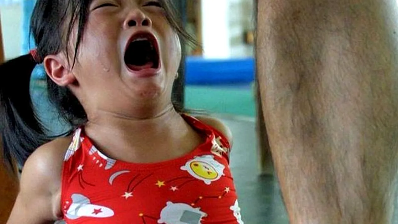 GALERIE FOTO: Cum sunt TORTURAȚI copiii chinezi din 