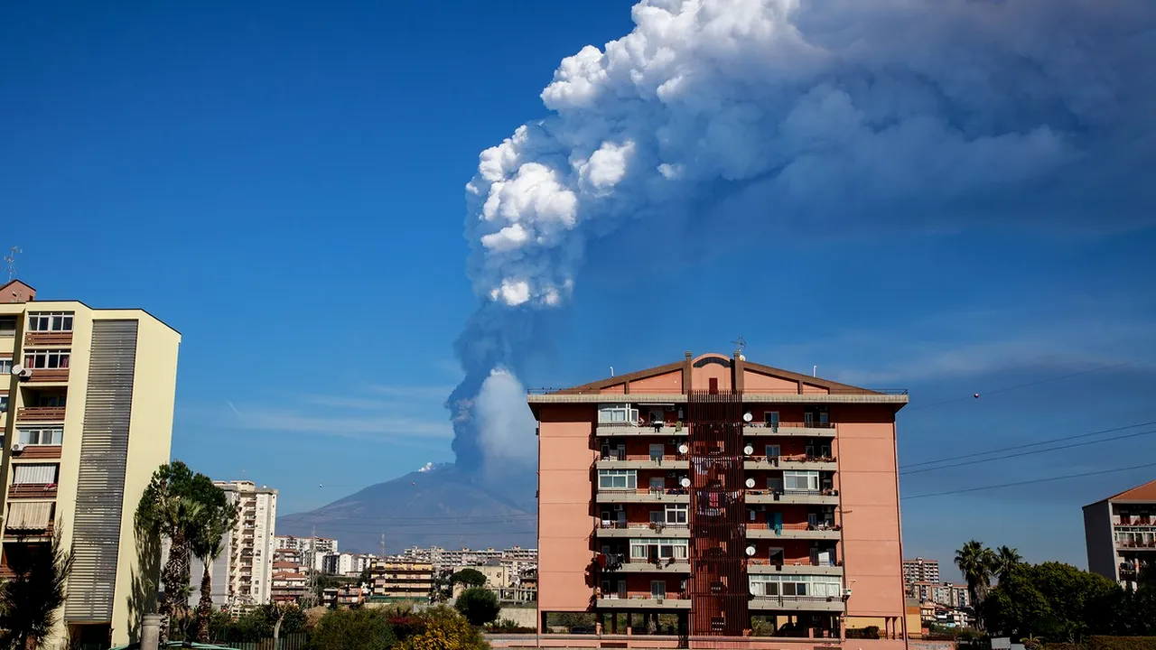 Vulcanul Etna se pregătește de o nouă ERUPȚIE. Autoritățile italiene au emis Alerta Roșie a Protecției Civile
