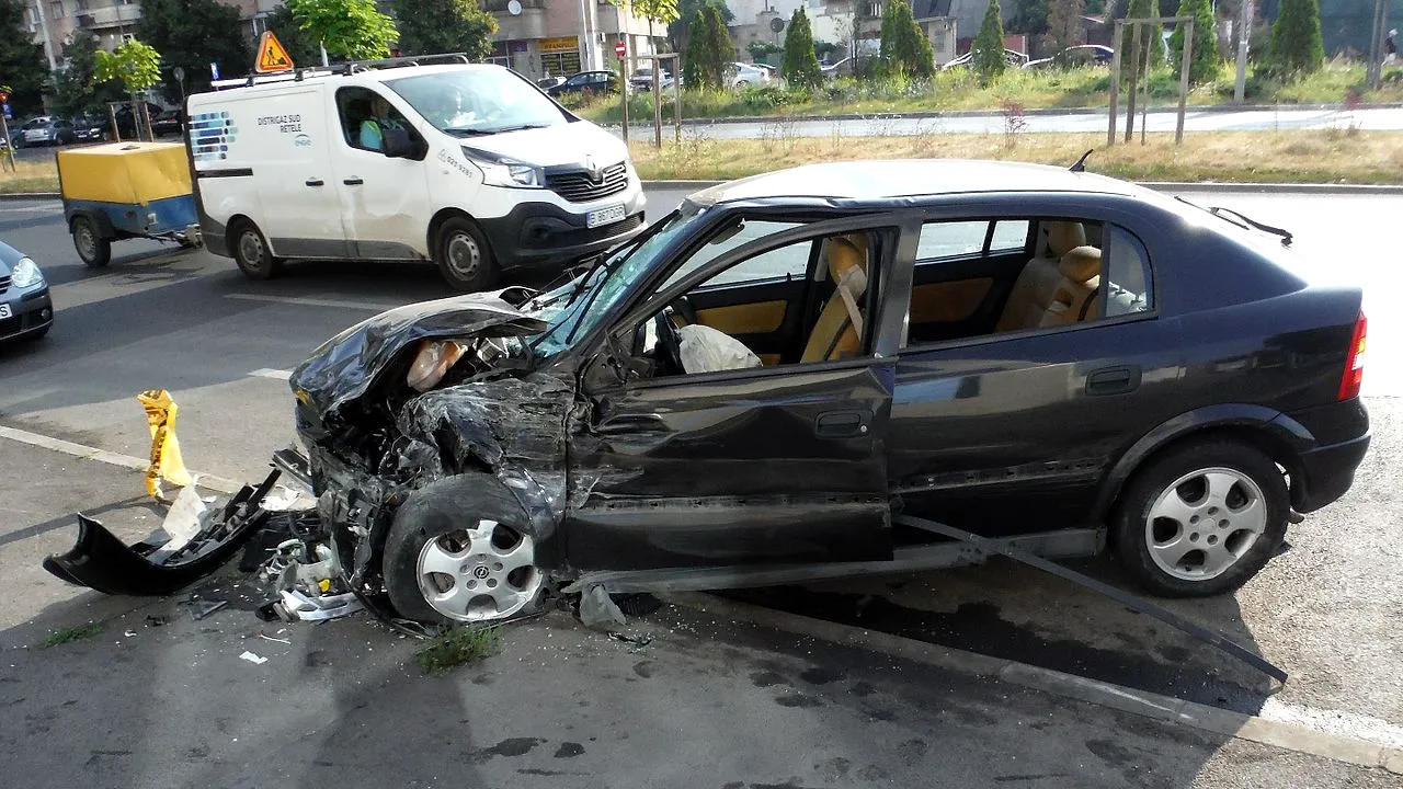 Accident teribil în județul Iași, cu patru victime. Două mașini de lux s-au izbit frontal
