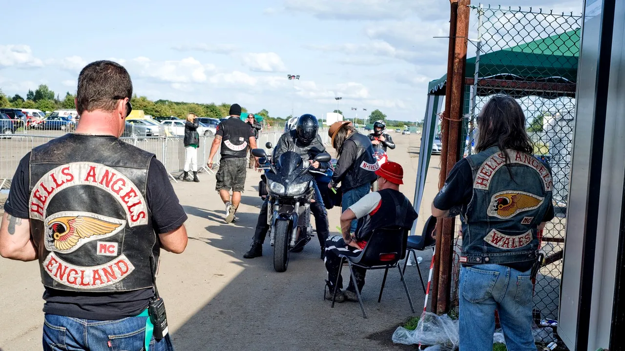 Un român care urma să vândă în SUA 400 de kilograme de cocaină, puști de asalt și grenade, eliberat de judecătorii români. Bărbatul comandase și două crime