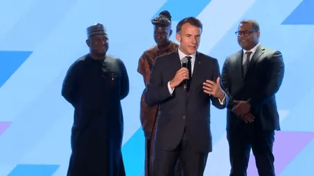 „Este o lipsă de respect”: Emmanuel Macron își pierde cumpătul pe scena unui summit din Kenya. Gestul neașteptat al președintelui francez