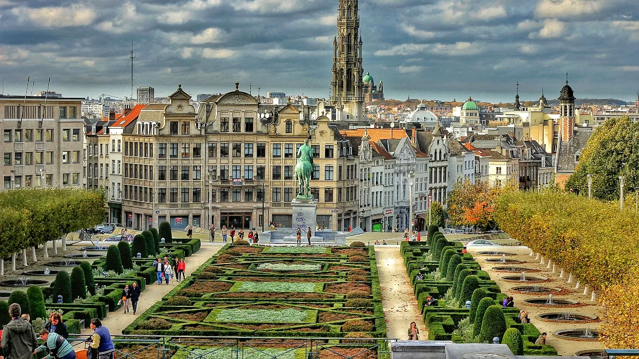 O mamă din Belgia a fost omorâtă în timp ce se plimba pe stradă cu bebelușul în cărucior